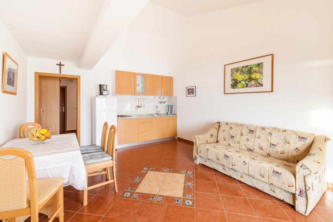 Ferienhaus Rajka Kustići 外观 照片